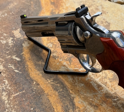 Picture of HD-037-G Tritium Snake Sight Set - .180" tall front sight - TEMP Out of Stock
